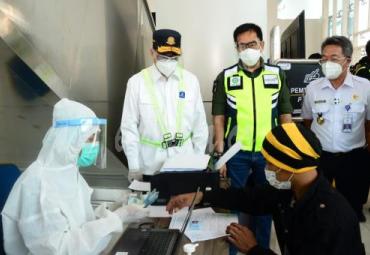 Menhub Cek Penerapan Prokes dan Tes Covid-19 di Bandara Soetta
