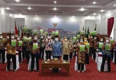 Penyerahan SK Hutan Sosial, Hutan Adat dan TORA secara virtual oleh Presiden RI Joko Widodo di Balai Raya Semarak, Kamis (7/1).