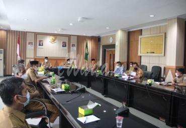 Rapat Pembahasan Pemanfaatan Lahan, di Ruang Rapat Rafflesia Kantor Gubernur Bengkulu, Selasa (26/01).