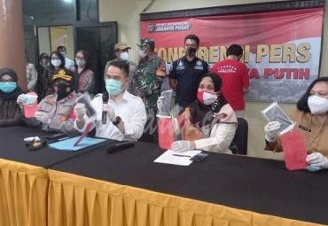 Prostitusi Online, Polisi Amankan Puluhan Orang di Apartemen Green Pramuka