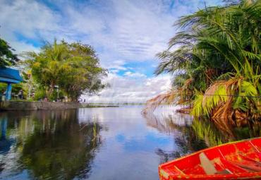 Danau Dendam Tak Sudah. (Bisri)