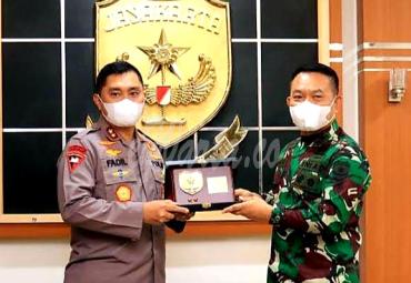 Kapolda Metro Jaya Irjen Pol. Dr. Drs. H.M. Fadil Imran, M.Si., dan Pangdam Jaya Mayjen Dudung Abdurachman