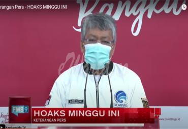 Koordinator Pengendalian Konten Internet Ditjen Aplikasi Informatika Kementerian Kominfo, Anthonius Malau ketika memberikan keterangan pers mengenai update isu hoaks dalam minggu ini, di Ruang Media Center KPC PEN, Jakarta, Selasa (02/02/2021).