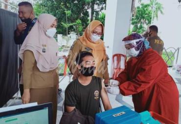 Ratusan Petugas Damkar dan Satpol PP Kota Bengkulu Divaksin