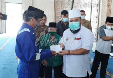 Ratusan Petugas Kebersihan dapat Bantuan PLK dari BazNas Kota Bengkulu