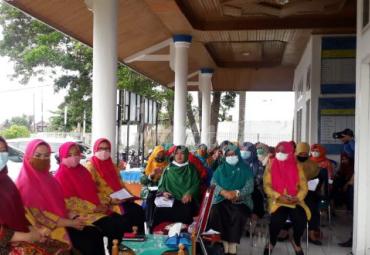 Ketua PKK Kota Bengkulu Hj Khairunnisa Helmi melalui Wakil Ketua 1 Hj. Dian Fitriani Wahyudi dalam acara sosiali pemanfaatan lahan pekarangan, Kamis (25/3/2021).