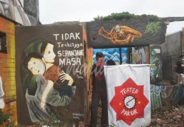 Seniman Mural Hiasi Dinding Rumah Bekas Terbakar jadi Karya Seni