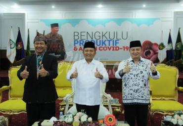 Kepala Dinas Pariwisata Provinsi Bengkulu, Irsan Setiawan (kanan)
