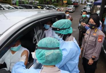 Bid Dokkes Polda Bengkulu Buka Layanan Vaksinasi Covid-19 Drive Thru