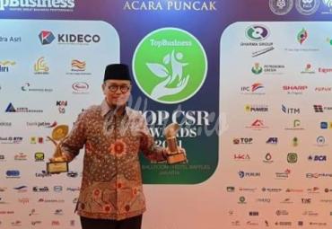 Majalah Top Business Anugerahi PDAM Tirta Hidayah TOP CSR 2021
