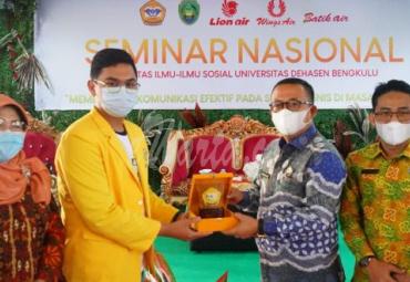 Jadi Narasumber Seminar Nasional, Kadis Kominfosan Jelaskan soal Pentingya Komunikasi