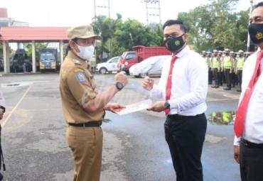 Wawali Berikan Penghargaan kepada Anggota Polres Bengkulu yang Berprestasi