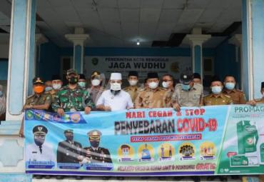 Helmi Launching 500 Spanduk Prokes dan Vaksin Gratis dari Kalbe Farma