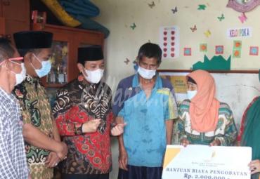 Wawali Dedy Salurkan Bantuan Baznas untuk Warga Pengerita Gangguan Jiwa