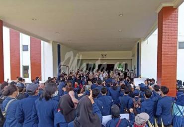 Ratusan Mahasiswa Unib Demo Tuntut Perkuliahan Tatap Muka