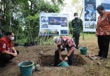 Peletakan batu pertama fase pertama di 5 titik area Jateng Valley di kawasan Hutan Wisata Penggaron, Rabu (16/6/2021).