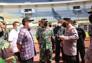 Panglima TNI dan Kapolri Berharap Program Vaksinasi Presiden 1 Juta 1 Hari Tercapai 
