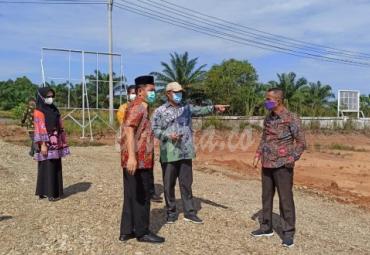 DLH Kota Bengkulu Pasang Patok Penghijauan di Lahan Perkantoran Merah Putih