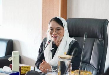 Senator Apt Destita Khairilisani, S.Farm., M.S.M.
